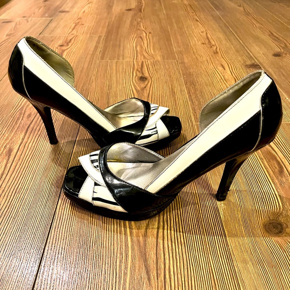 Super classy ‘Spring’ black & white 3” peep toe heels - Picture 6 of 10